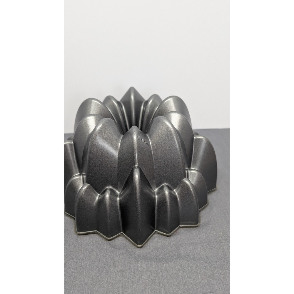 Wilton Dimensions Cascade Bundt Pan 2105-0550 10 Cup Cast Aluminum Bakeware - Picture 3 of 8